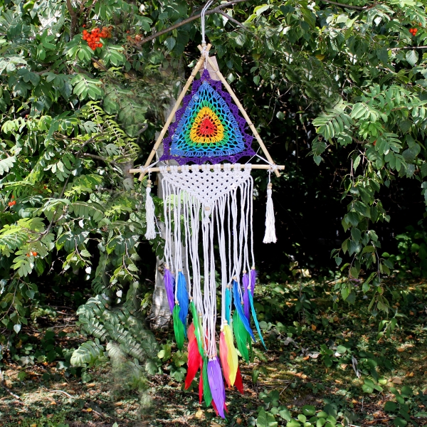 Makramee Traumfänger grosse bunte Pyramide